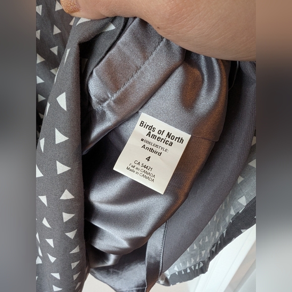 Birds of North America Grey Cotton Dress w/ Pockets Made in Canada - Picture 6 of 9